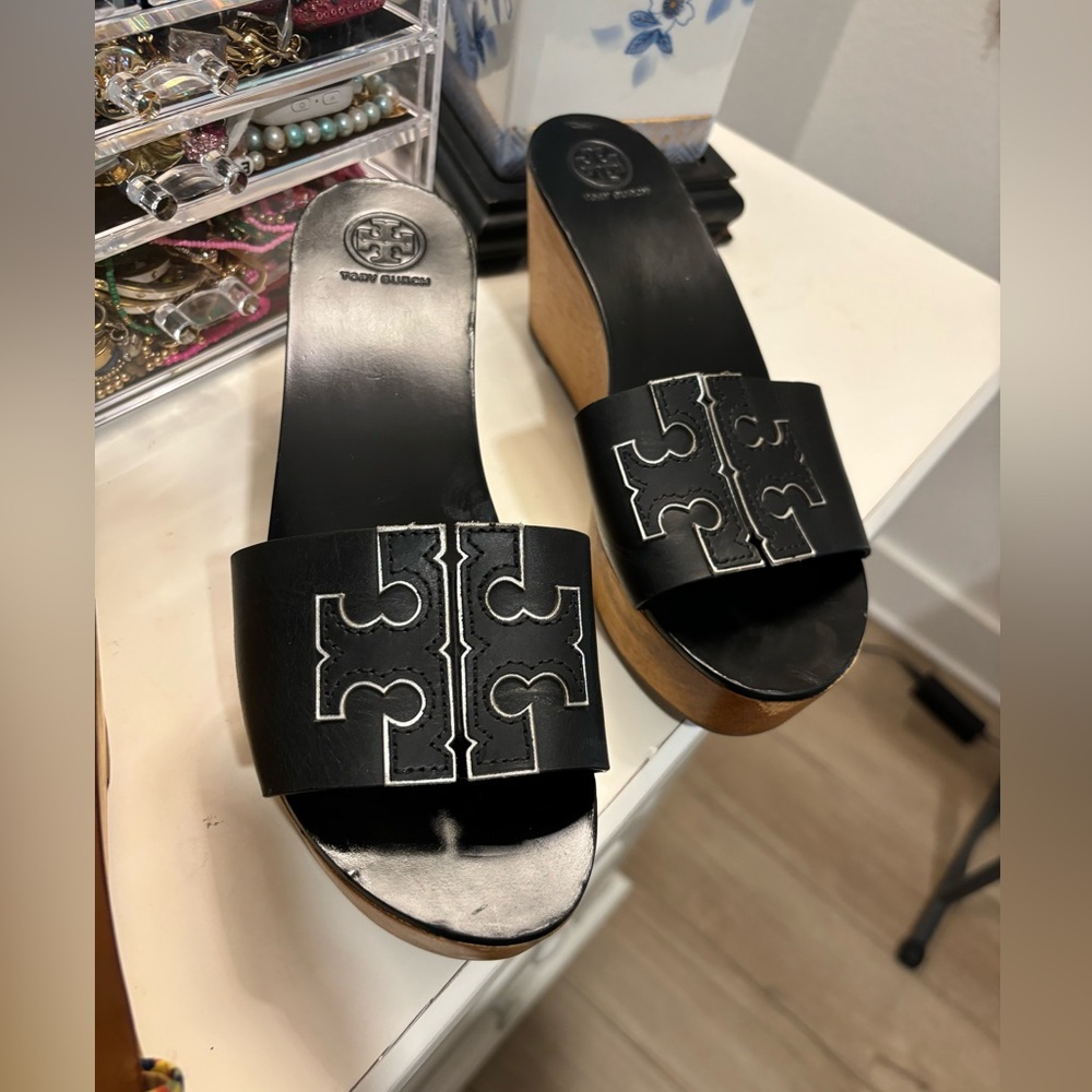 Tory Burch Ines Wedge size 8